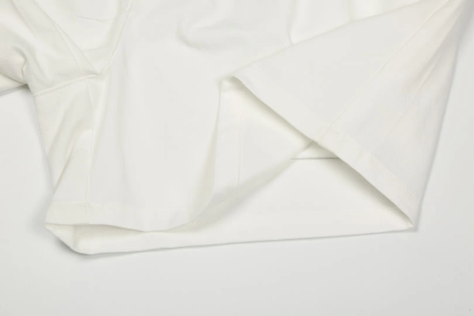 P146 White background picture [popular in summer] Style number: 25051# Color: black/navy blue/khaki/off-white/matte pink Size: S to 100% restoration of workmanship, fake placket design with front waves, double stitched lines covering the independent waistband, 0.6 thread pressure for the whole garment ✅ - RL/women's classic drawstring cotton shorts, super long and wide-leg style, the upper body does not stick to the legs, breathable and cool, drawstring elastic waist, easy to wear and match, all shirts and short-sleeved suits are good-looking. If you like the lazy style, you must buy the refreshing commuting OOTD, practical and full, a must-have item for the summer wardrobe, clean and refreshing